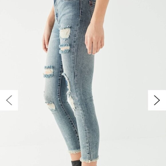 BDG Crop Twig‎ High Rise Distress - Picture 10 of 12